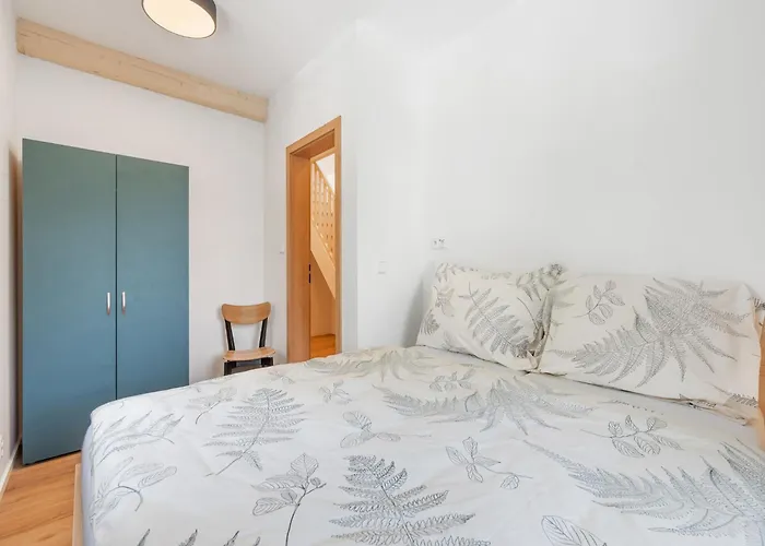 V Kapradi-3 By Interhome Daire *